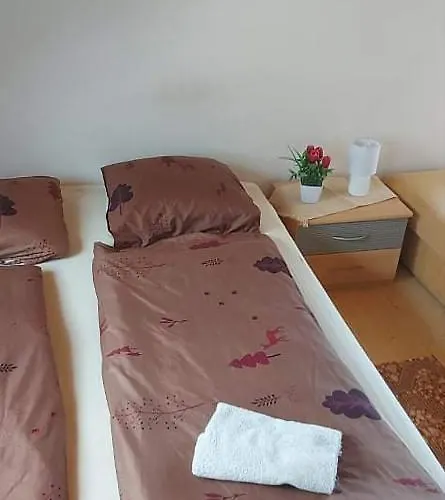 Badacsonyi Csobbanas Privat Berlemeny * בדקסוניטומאי