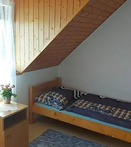 Badacsonyi Csobbanas Privat Berlemeny * בדקסוניטומאי